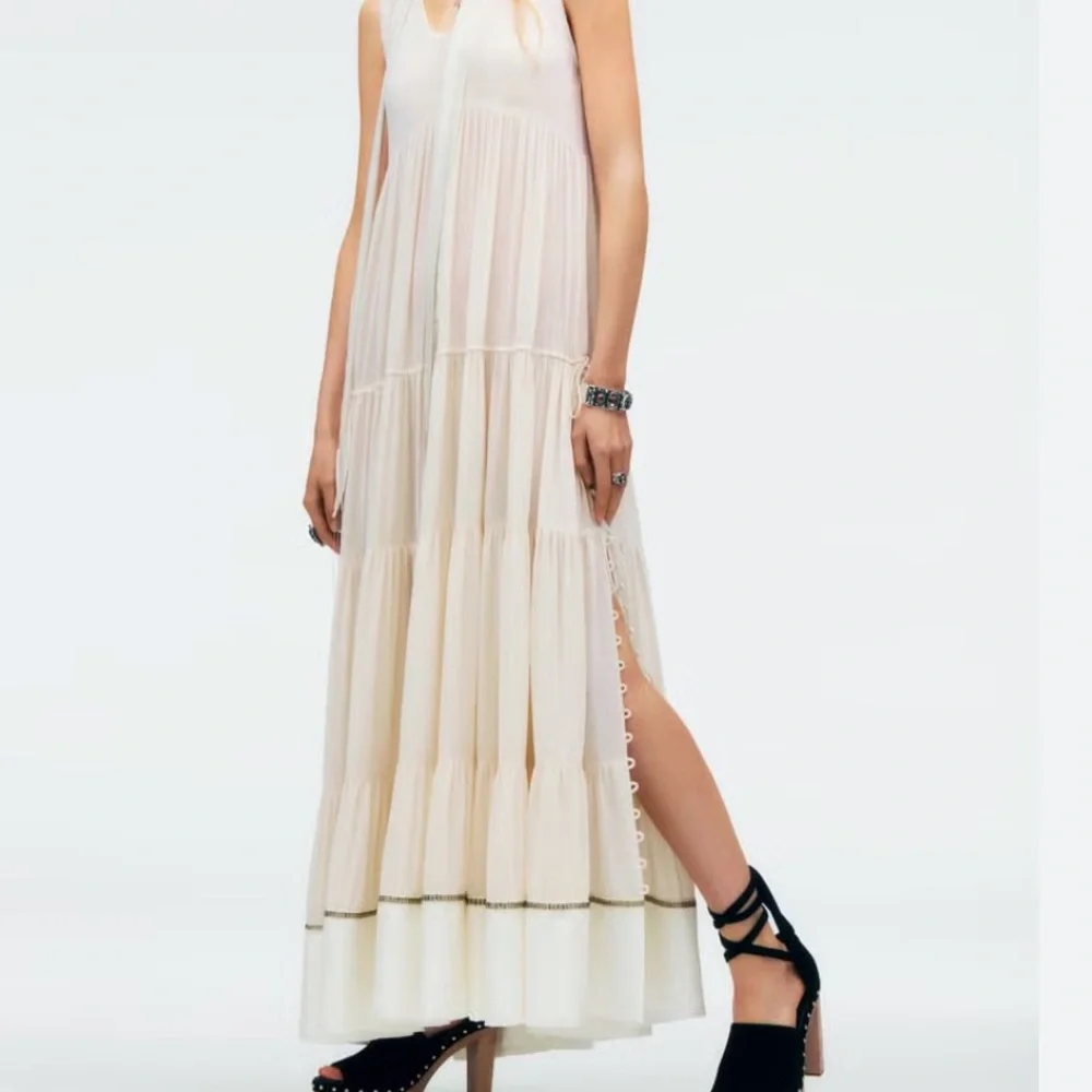 Zara collection 2023 Slip Dress
Cream Maxi Dress
Zara studio - Picture 9 of 16